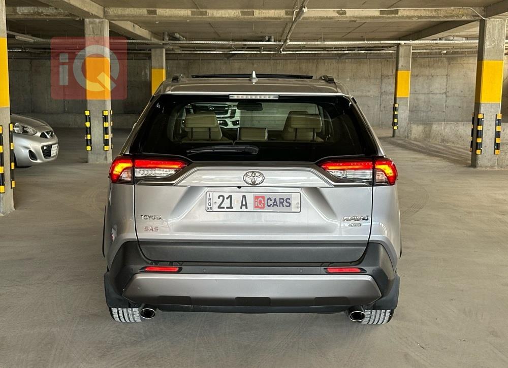 تۆیۆتا ڕاڤ 4